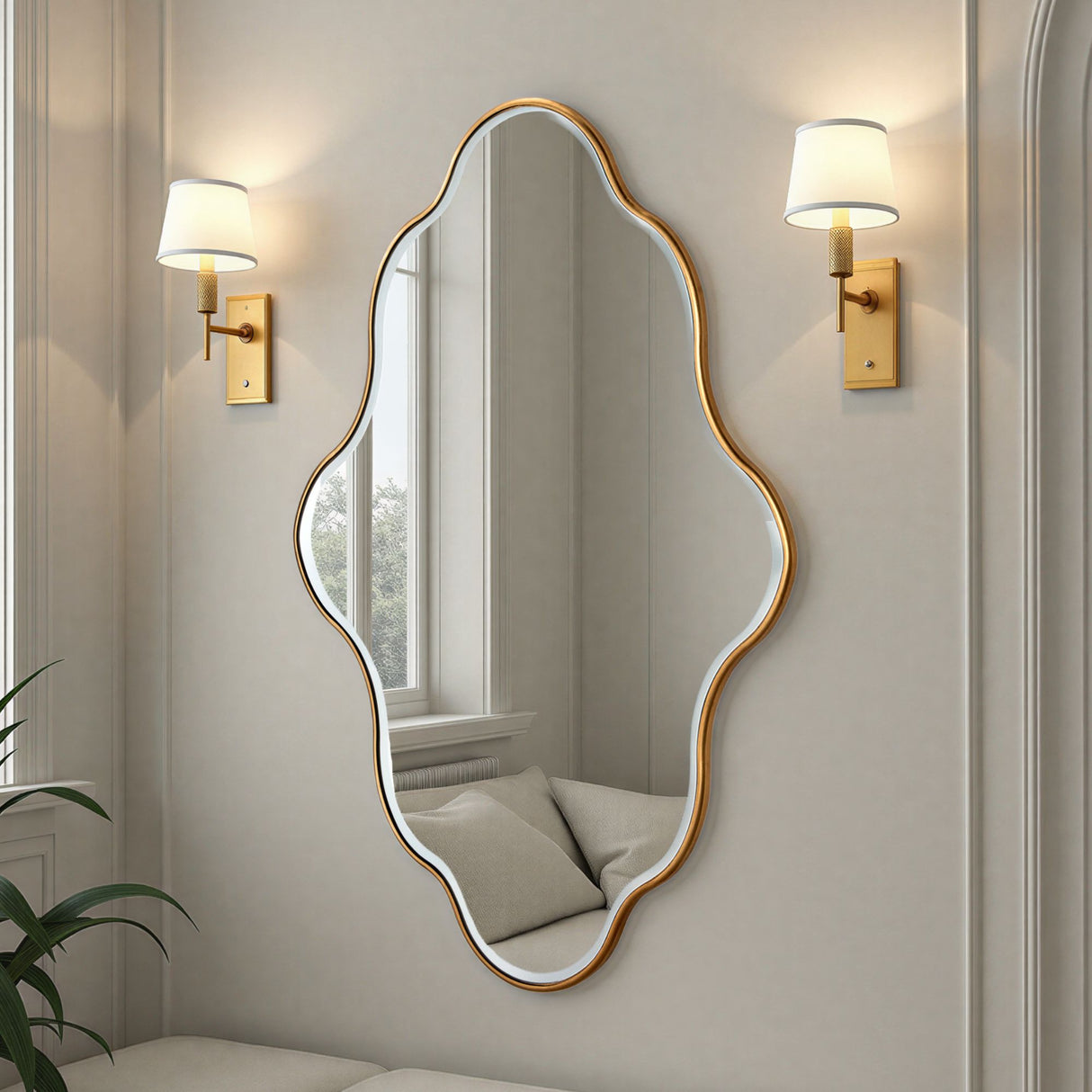 Organic free flow mirror in gold with bevelled mirror