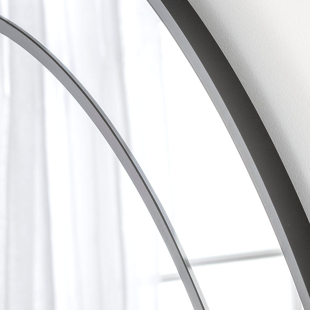 Elegant round black detail mirror